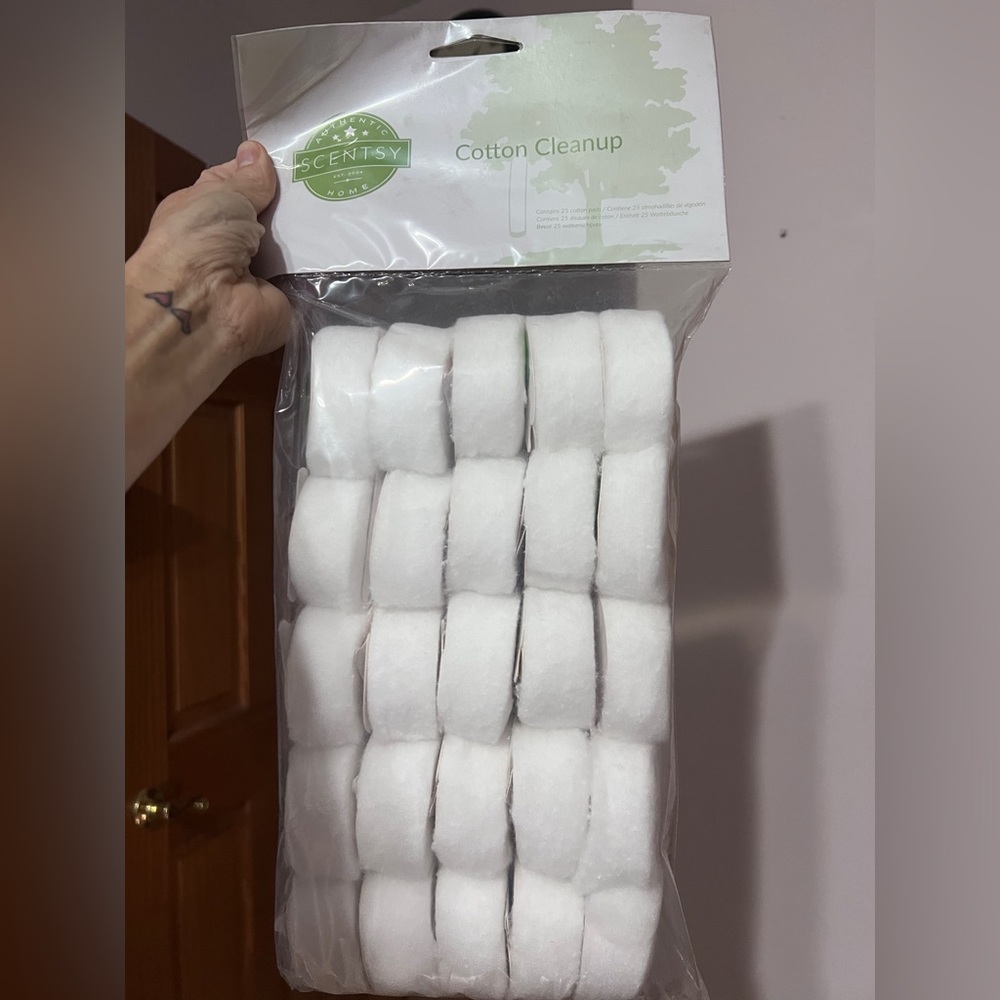 Scentsy Cotton clean up for wax warmers 4 packages in total for a total of 100